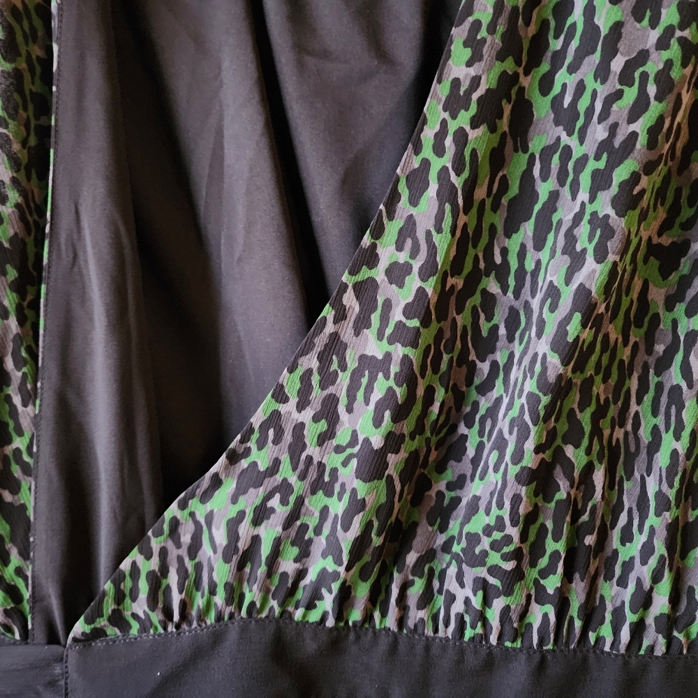 VGUC- DKNYC Sleeveless Wrap Dress in Animal Print; Green Sz: S - Picture 10 of 11